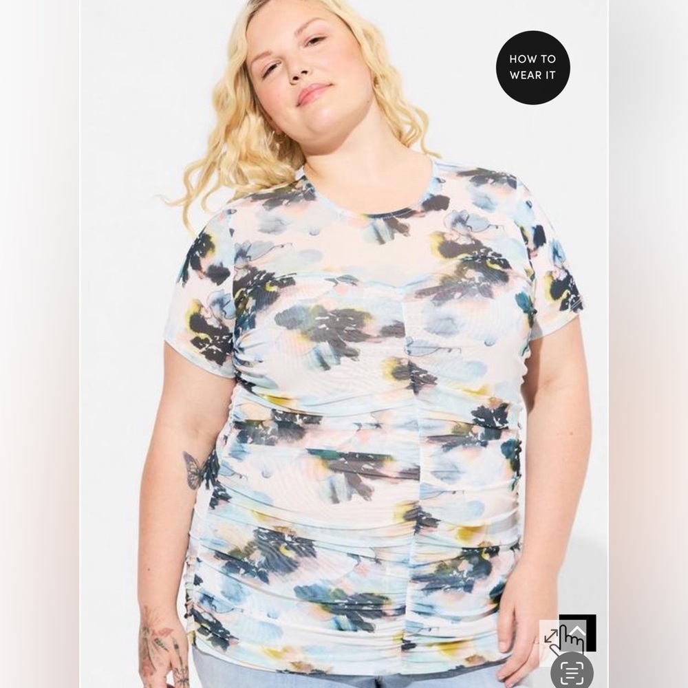 Torrid Size 3(3X)(22-24) Stretch Mesh Lined Crewneck Floral Ruched Top